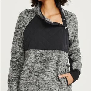 Assymetrical snap-up fleece